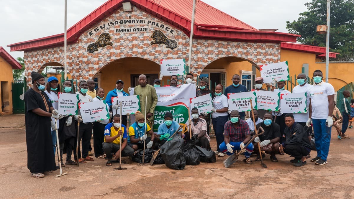 Bwari Youth Clean-Up group photo at ESU Sa-Bwaya Palace